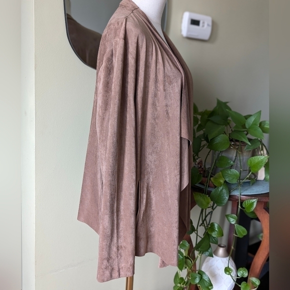 Ruby Rd. Size L Taupe Faux Suede Drape Front Cardigan Shacket – Cozy & Chic - Picture 6 of 11